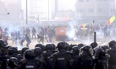 Senegal muhalif lider Sonko'nun gözaltına alınmasıyla karıştı