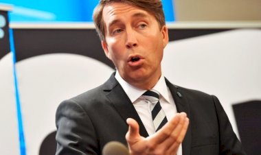 İsveç'te İslam'a saldıran ırkçı vekili susturan cevap