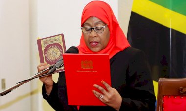 Tanzanya'nın ilk kadın Devlet Başkanı Samia Suluhu Hassan Kur'an-ı Kerim üzerine yemin ederek göreve başladı