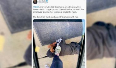 Siyahi öğrencinin üzerine basarak fotoğraf çeken öğretmen görevden uzaklaştırıldı