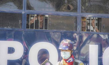 Myanmar'da gözaltında tutulan Müslüman gazeteci oruç tuttuğu için hücre hapsine alındı