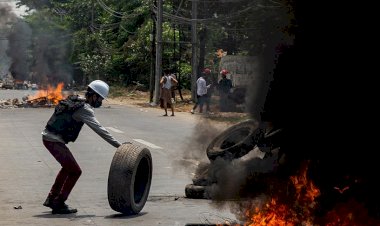 Myanmar'da silahlı grup orduya ait karakolu yaktı