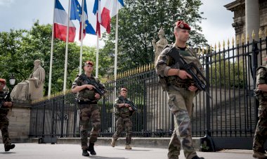 Fransa'da askerler, ikinci bir bildiriyle yine 'iç savaş' uyarısında bulundu