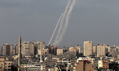 Gazze Şeridi'nden İşgalci İsrail'in birçok bölgesine roket atıldı