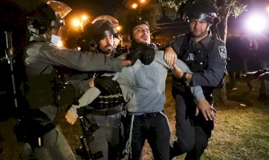 İşgal güçleri Batı Şeria'da yüzlerce genci gözaltına aldı