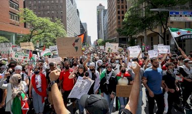 New York'taki İşgalci İsrail'in Başkonsolosluğu önünde Filistin'e destek gösterisi