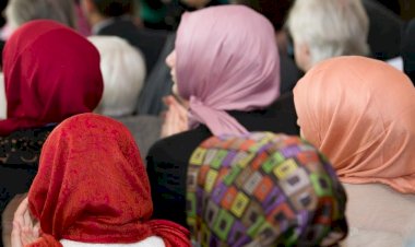 Almanya'da ev arayanların ten rengine ve başörtüsüne bakıldı