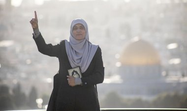 'İşgal güçleri tarafından 28 kez gözaltına alındım ancak ilk kez başörtümü zorla çıkardıklarında ağladım'