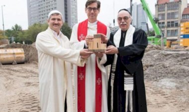 FETÖ'nün desteklediği kilise, sinagog ve caminin tek çatı altında inşa projesinin temeli Almanya'da atıldı