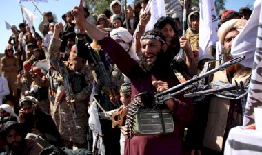 ABD'nin çekildiği üsleri Taliban ele geçirdi