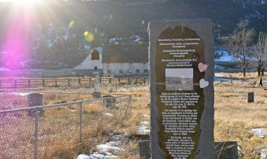 Katolik kilisesinin kurduğu Kızılderili yatılı okulunun bahçesinden 215 çocuk cesedi çıkarıldı