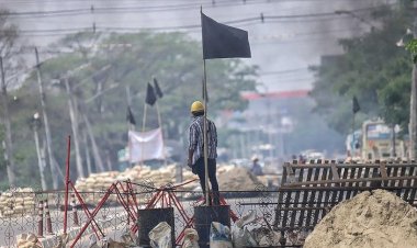 Myanmar'da darbe karşıtı 'sivil hükümet' protestocuları korumak için kurduğu halk ordusunu tanıttı