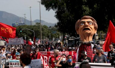 Brezilya'da binlerce kişi Bolsonaro'yu protesto etti