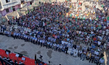 Filistinli mülteciler Hamas’ın zaferini kutladı