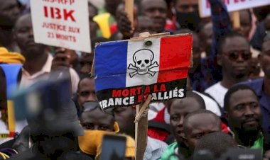 Mali'de Fransa karşıtları sokağa indi