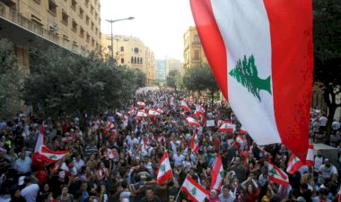 Lübnan'da 'yönetimin düşürülmesi' talebiyle gösteri düzenleyen grup halkı sokağa çağırdı