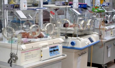 Tek doğumda 10 bebeği olan Güney Afrikalı anne tarihe geçti