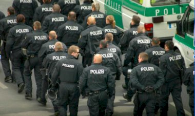 Almanya'da 'aşırı sağcı polis' operasyonu