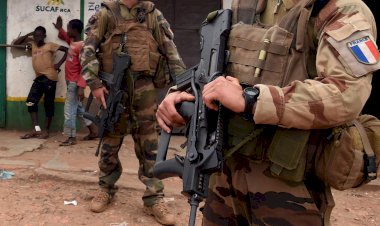 Fransa, Orta Afrika Cumhuriyeti’yle askeri iş birliğini askıya aldı