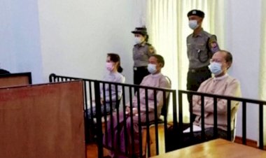 Myanmar'ın devrik lideri Suu Çii askeri mahkemede yargılanmaya başladı