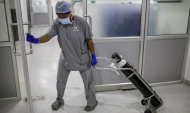 Uganda'da hastalara oksijen tüpü yetişmiyor