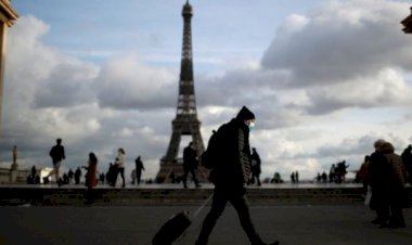 Fransa'da maske zorunluluğu ve gece saatlerindeki sokağa çıkma yasağı kaldırılıyor
