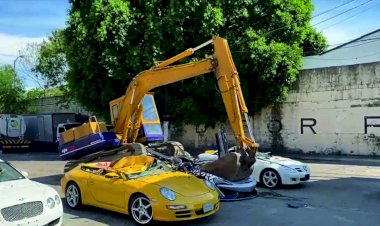 Filipinler'de ülkeye kaçak sokulan araçlar hurdaya çevrildi