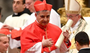 Vatikan'da biri eski kardinal, 10 kişiye 'yolsuzluk' yargılaması