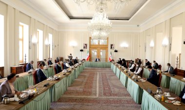 İran Dışişleri Bakanı Zarif, Tahran'da Taliban ve Afgan heyeti ile görüştü