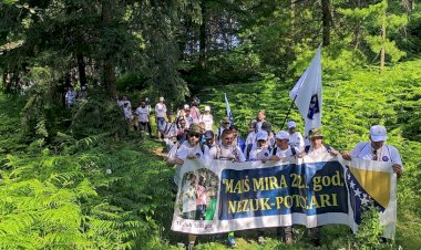Ölüm yolunda 'Barış Yürüyüşü' başladı