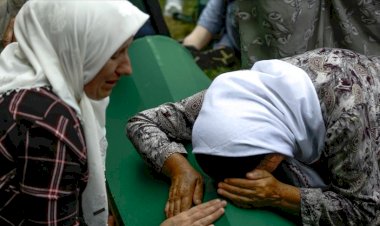 Srebrenitsa Soykırımı'nın 19 kurbanı daha toprağa verildi