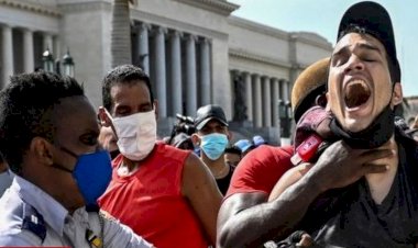 Küba'da hükümet karşıtı protestolara katılan onlarca kişi gözaltına alındı