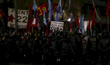 Arjantin'de Küba'daki protestolar nedeniyle gösteri düzenlendi