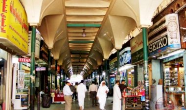 Suudi Arabistan, 40 yıllık yasağın ardından mağazaların namaz vakitlerinde açık kalmasına izin verdi