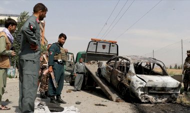 Kabil'de cumhurbaşkanlığı sarayı yakınına bayram namazı sırasında 3 roket mermisi isabet etti