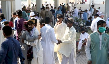 Pakistan'da bayram bugün başladı