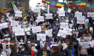 Etiyopya'da on binlerce kişi Tigraylı militanlara karşı gösteri yaptı