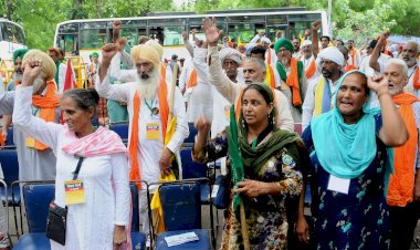 Hindistan’da çiftçiler tarım yasalarının kaldırılması talebiyle eylem yaptı