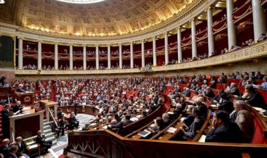 Fransa'da Parlamento, Müslümanları hedef alan yasa tasarısını kabul etti