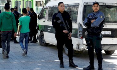 Tunus'ta Al Jazeera ofisini basan güvenlik güçleri, tüm gazetecileri sınır dışı etti