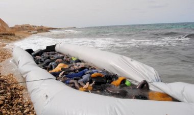 Libya açıklarında göçmenleri taşıyan bot battı: En az 57 ölü