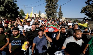 İşgal güçlerinin şehid ettiği Filistinli genç son yolculuğuna uğurlandı