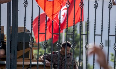 Tunus, Cumhurbaşkanı Said'in 'darbe' niteliğindeki kararlarının ardından zorlu bir yol ayrımına girdi