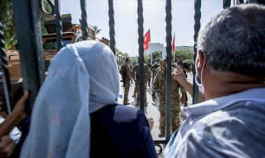 Tunus'ta cumhurbaşkanı ve siyasi muhalifleri arasında yakınlaşma beklenmiyor