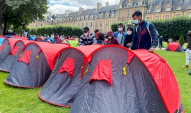 400 evsiz Paris'te çadır kurdu