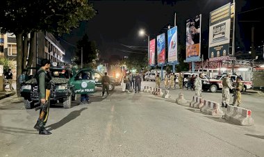 Kabil'de Savunma Bakanı'na yönelik düzenlenen bombalı saldırıda en az 10 kişi yaralandı