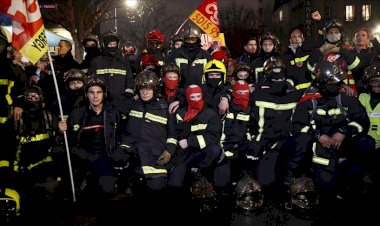 Fransa'da itfaiyeciler aşı zorunluluğuna karşı greve gidiyor