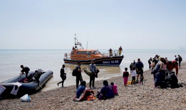 Manş Denizi'nde göçmen geçiş rekoru kırıldı