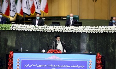 İran'ın 8. Cumhurbaşkanı Reisi yemin ederek resmen görevine başladı