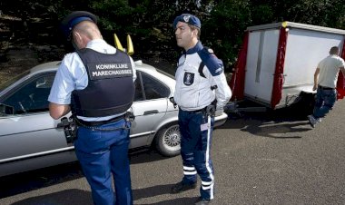 Hollanda'da sınır kontrolleri başladı: Aşı sertifikası gösteremeyenlere 95 euro ceza